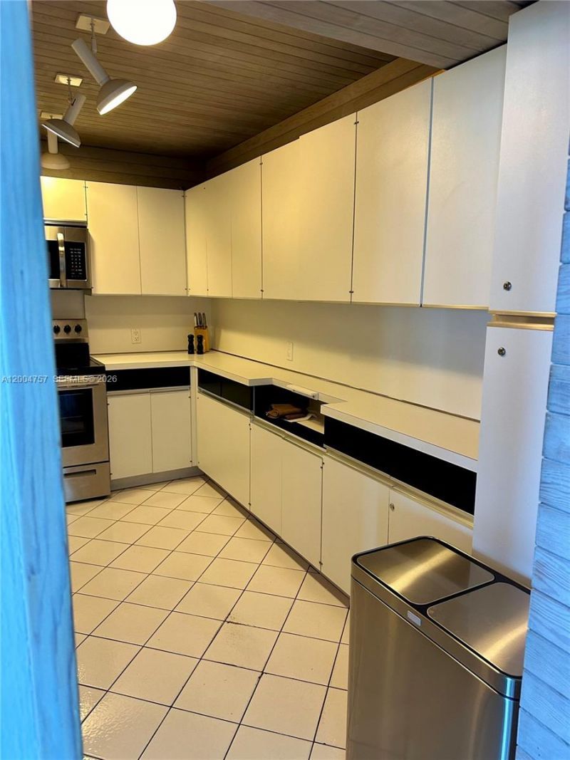 100 Bayview Dr, Unit 1503, Sunny Isles Beach, FL 33160 Photo