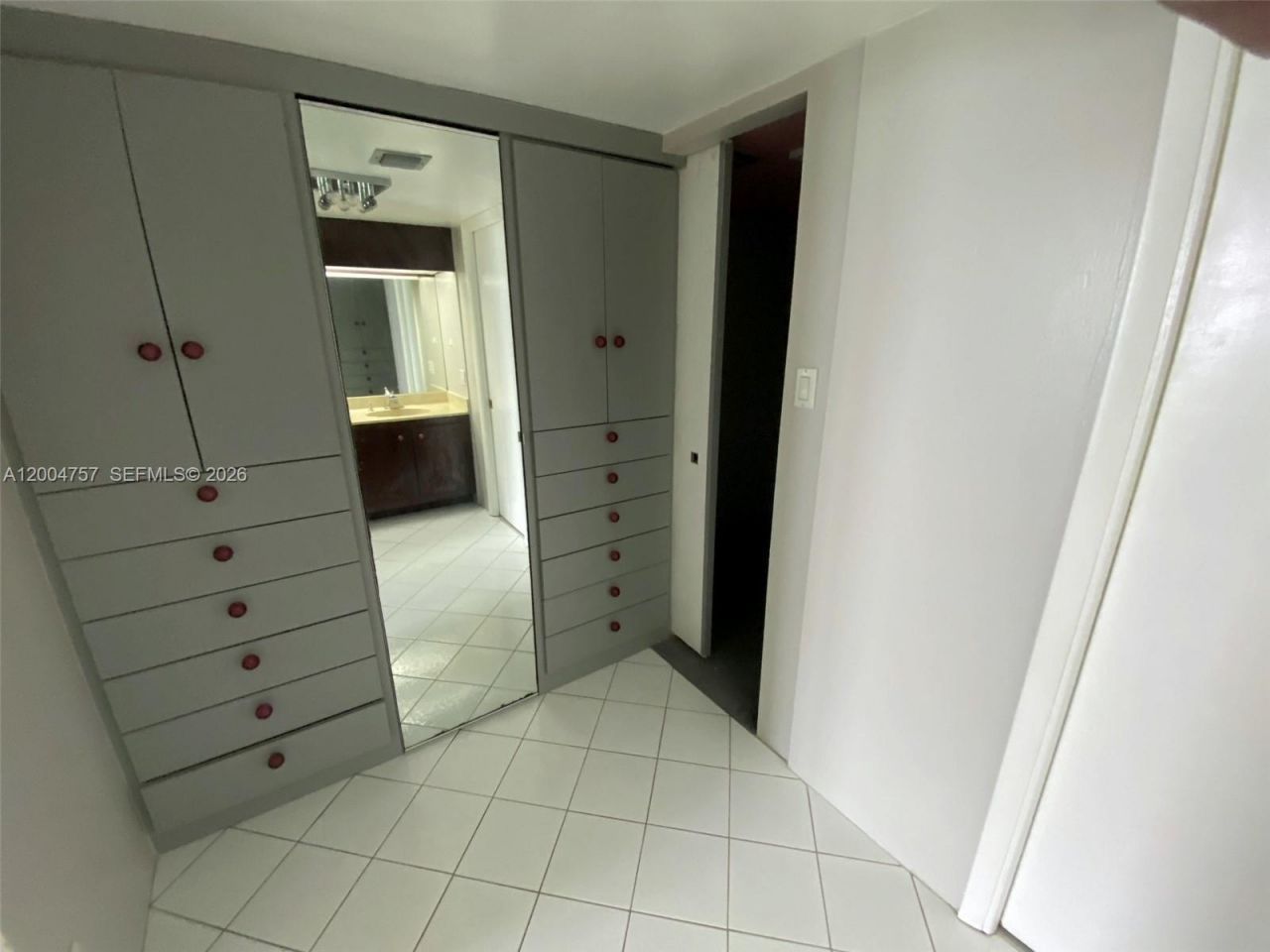 100 Bayview Dr, Unit 1503, Sunny Isles Beach, FL 33160 Photo