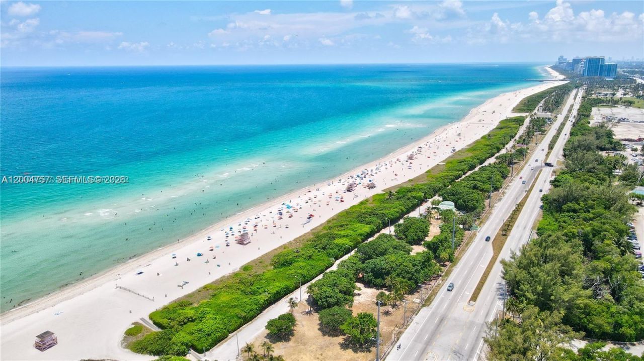100 Bayview Dr, Unit 1503, Sunny Isles Beach, FL 33160 Photo