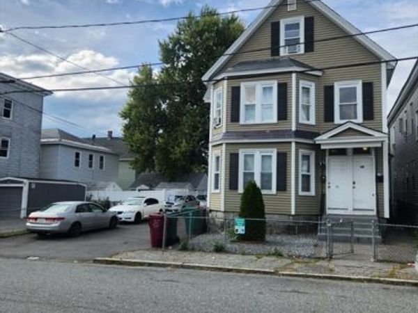 12 Fisher St, Lowell, MA 01850