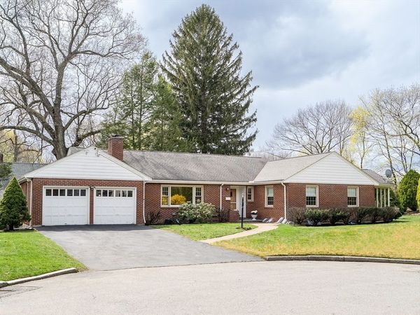 6 Oakland Circle, Winchester, MA 01890