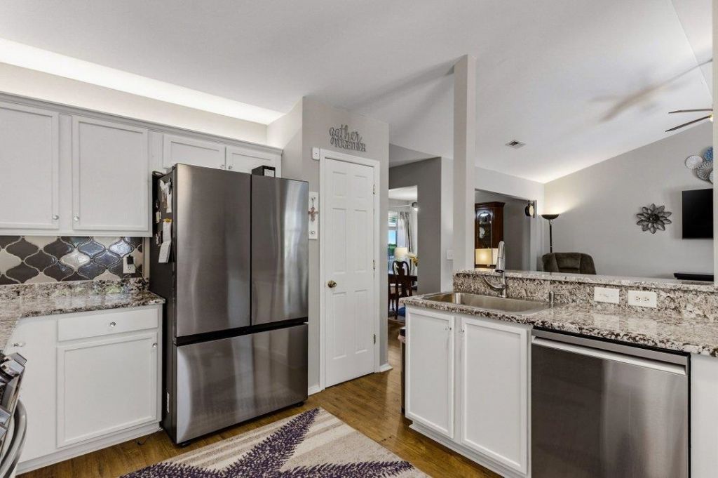 642 Oakhurst Dr.  Photo 10