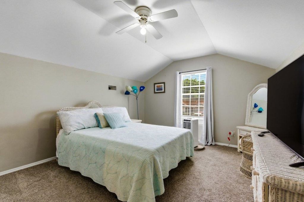 642 Oakhurst Dr.  Photo 18