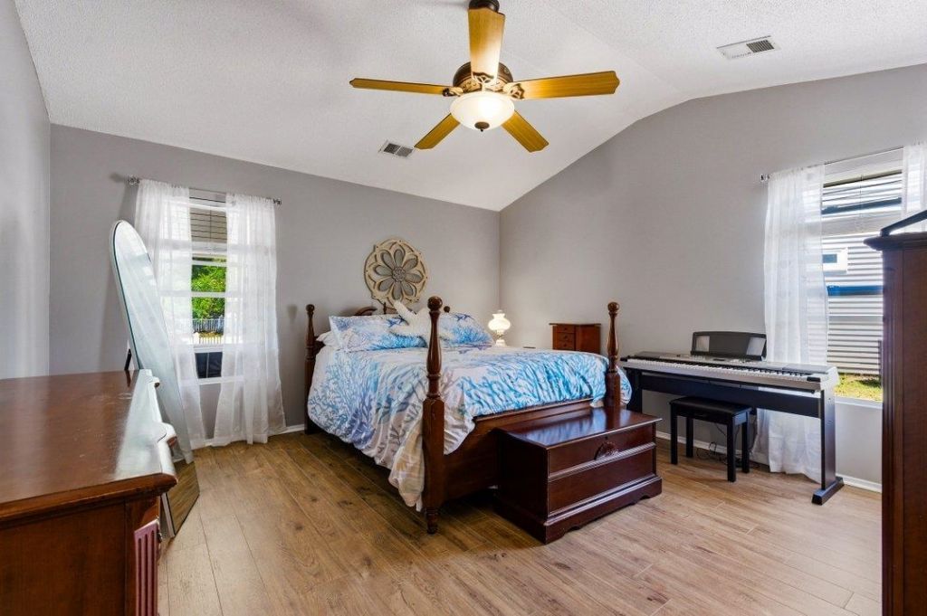 642 Oakhurst Dr.  Photo 19