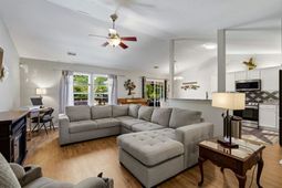 642 Oakhurst Dr.  photo 4