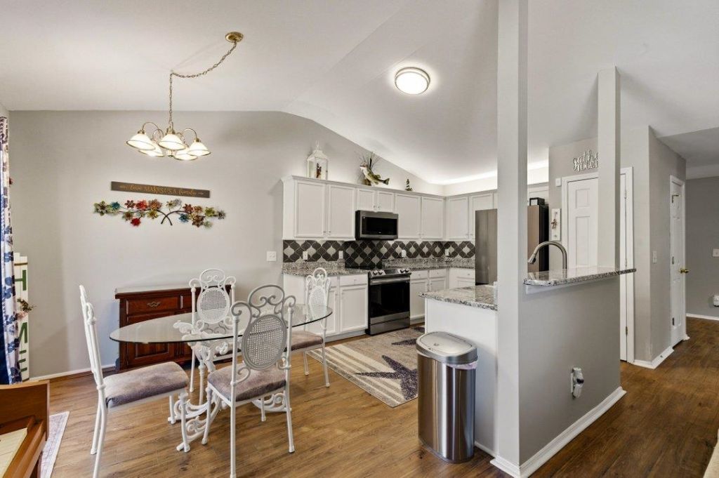 642 Oakhurst Dr.  Photo 7