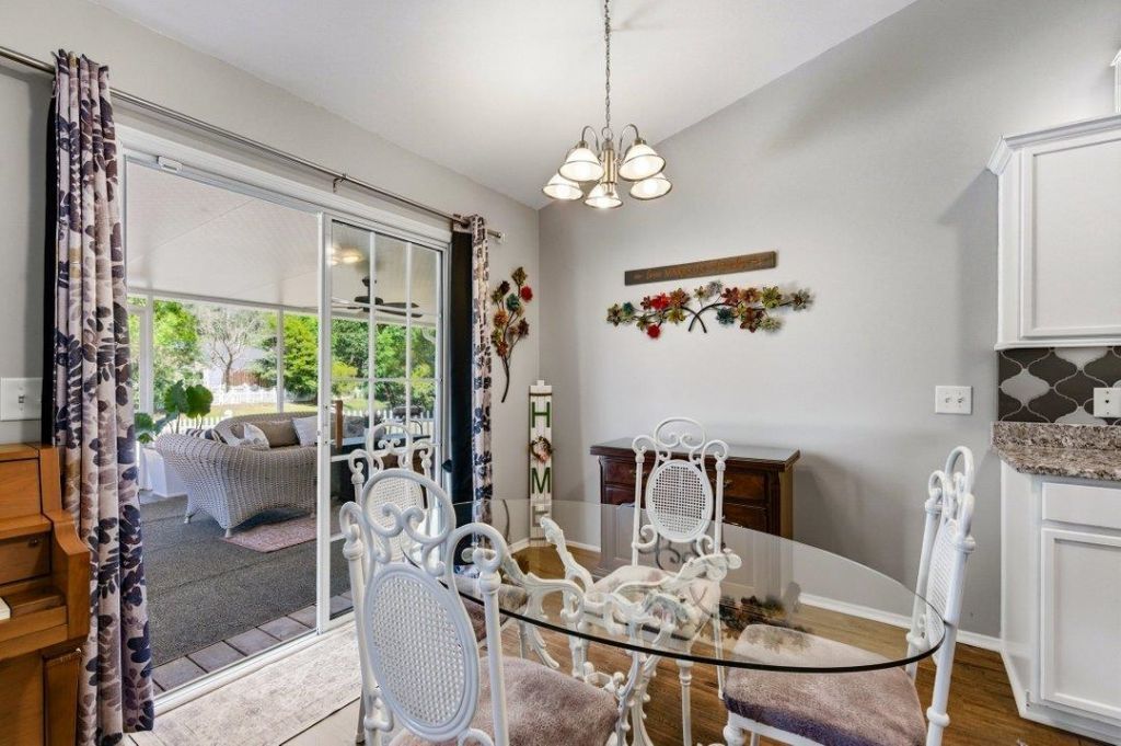 642 Oakhurst Dr.  Photo 8