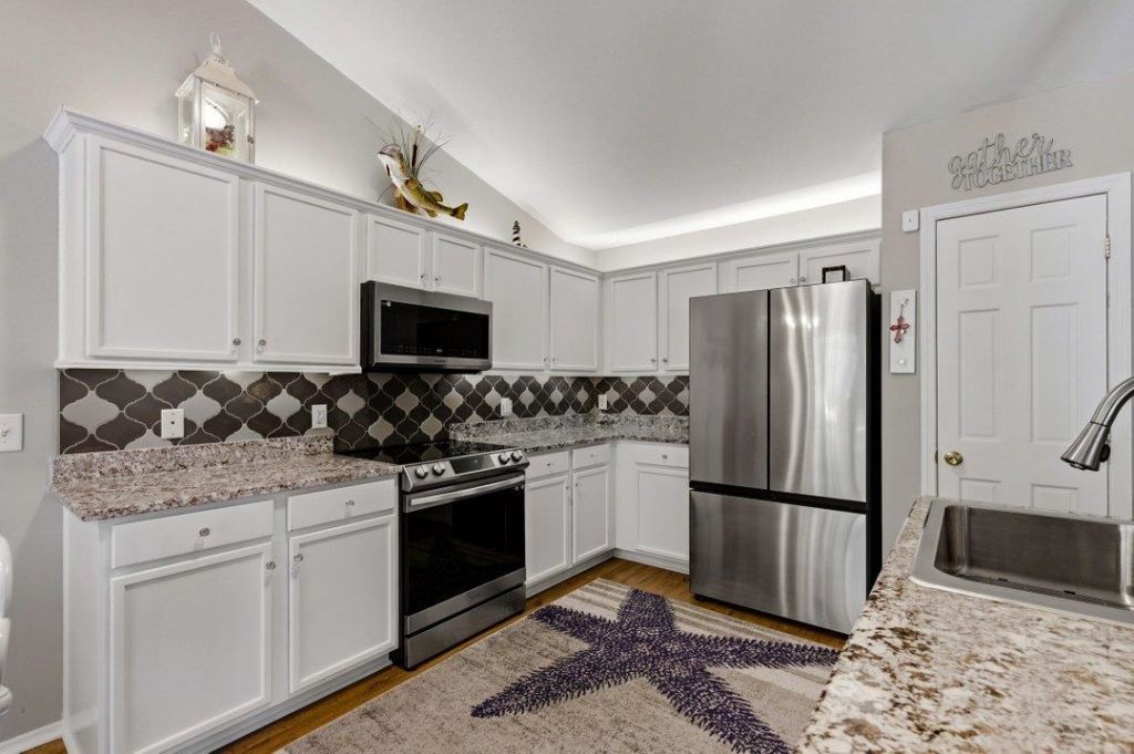 642 Oakhurst Dr.  Photo 9