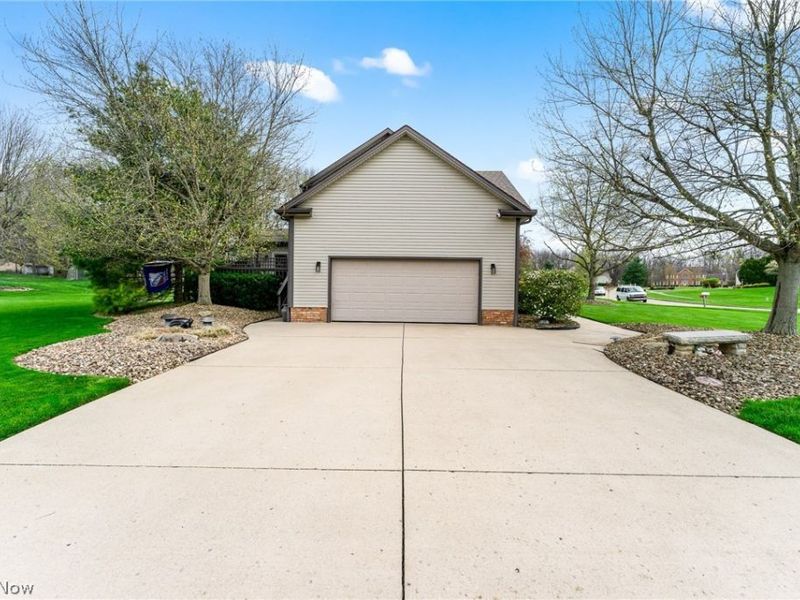 98 Jade Circle, Canfield, OH 44406 Photo 2