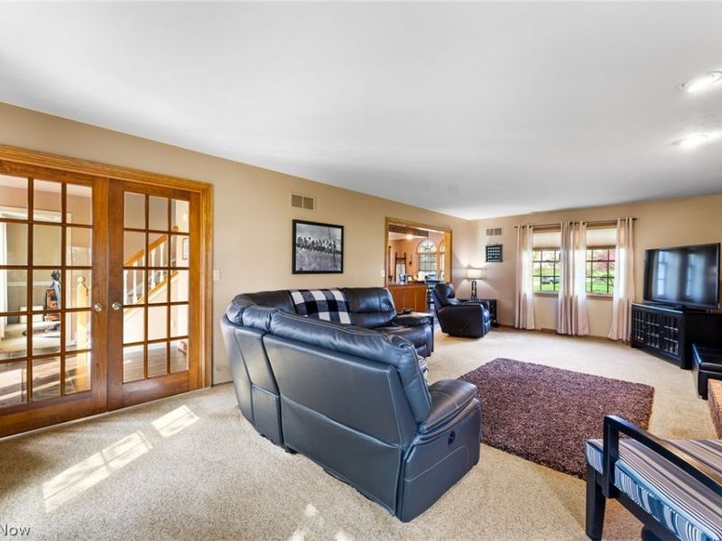 98 Jade Circle, Canfield, OH 44406 Photo 3