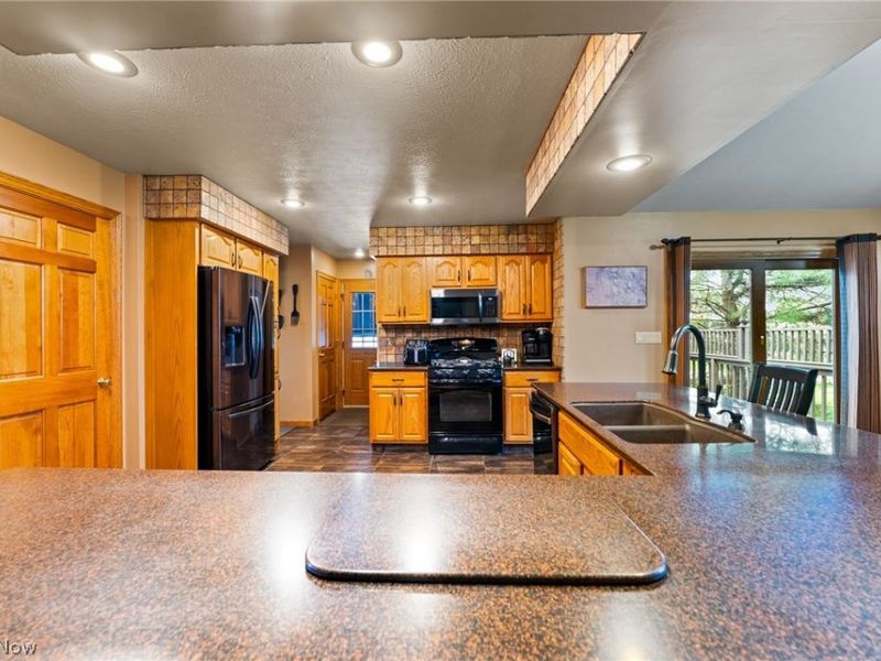 98 Jade Circle, Canfield, OH 44406 Photo 8