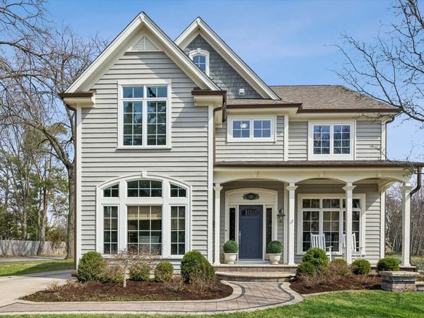 321 N Kenilworth Avenue , Glen Ellyn, IL 60137