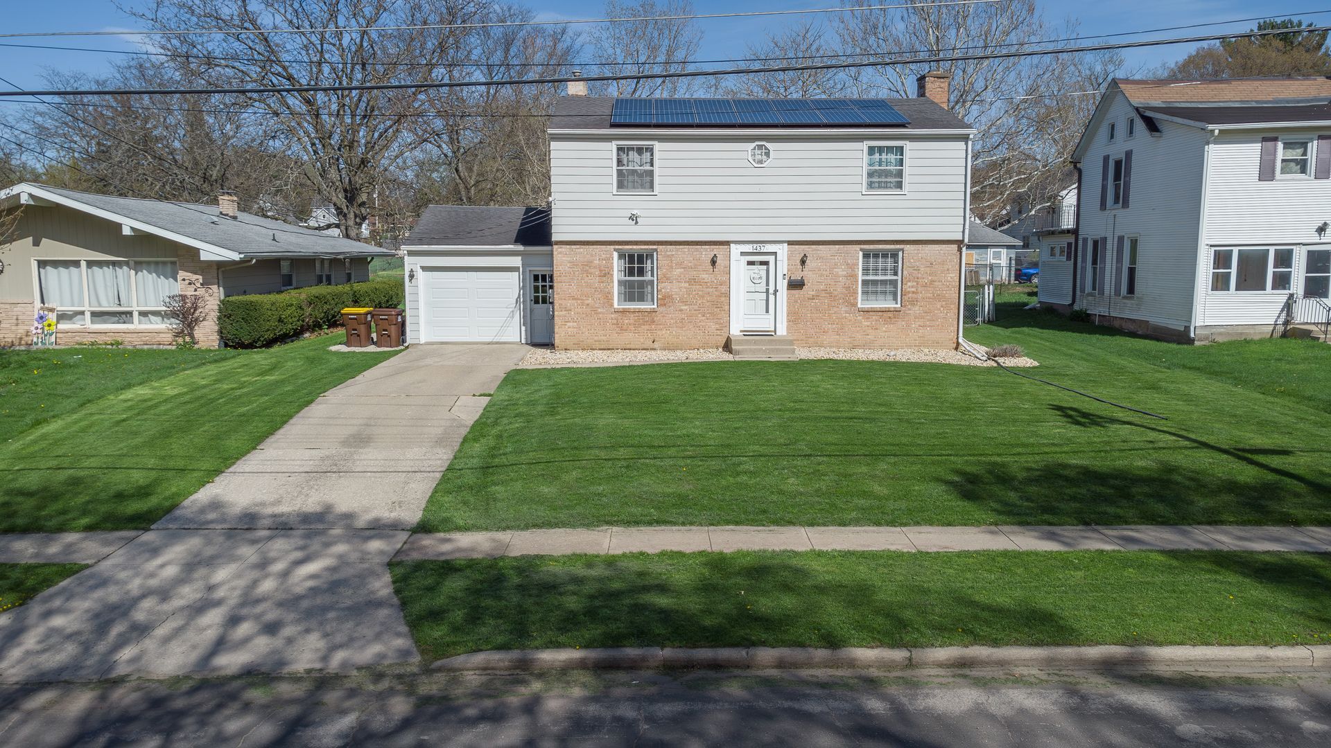 1437 S Walnut Avenue, Freeport, IL 61032 Main Photo