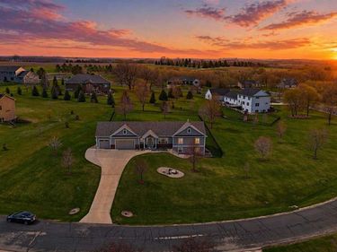 3940 Creek View Lane SW, Rochester, MN 55902