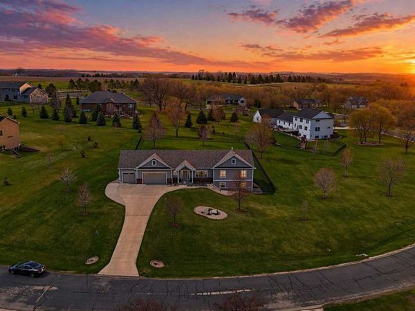 3940 Creek View Lane SW, Rochester, MN 55902