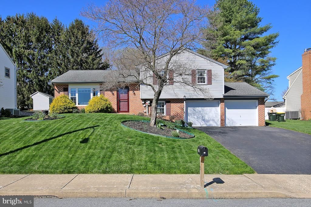 77 E Mohler Church Road, Ephrata, PA 17522 Main Photo
