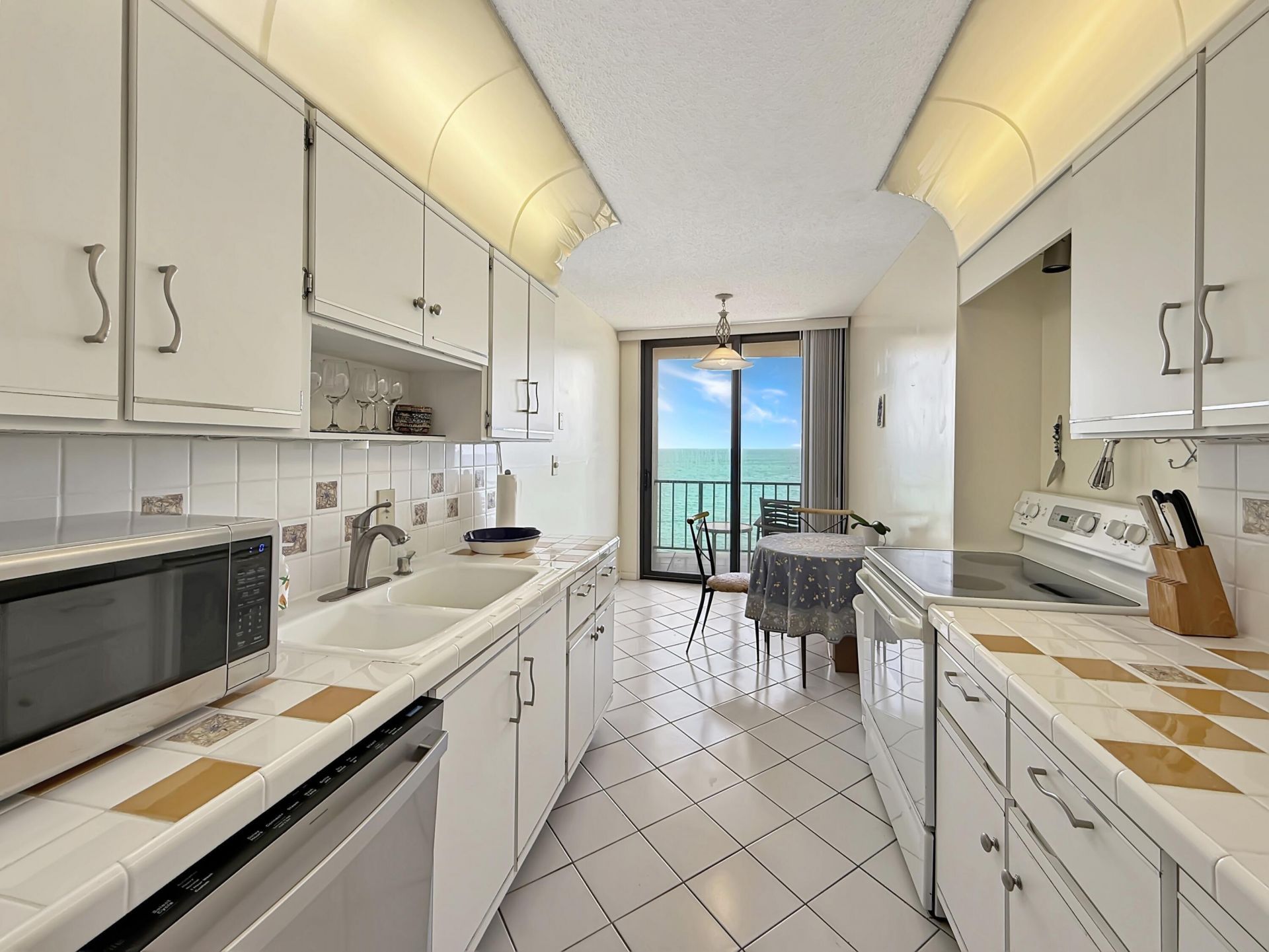 4200 N Ocean Drive, Unit 1-902, Singer Island, FL 33404 Photo