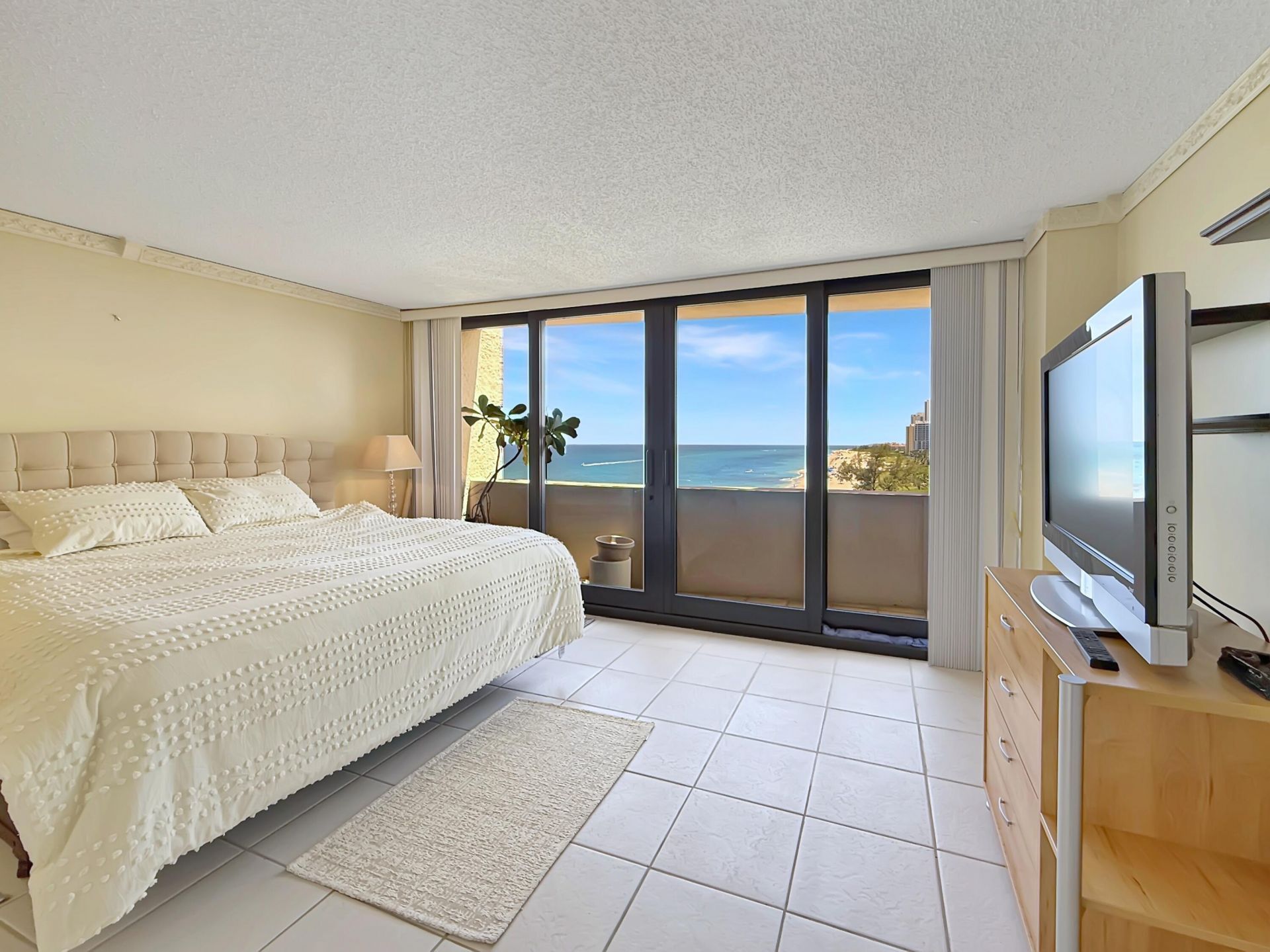 4200 N Ocean Drive, Unit 1-902, Singer Island, FL 33404 Photo