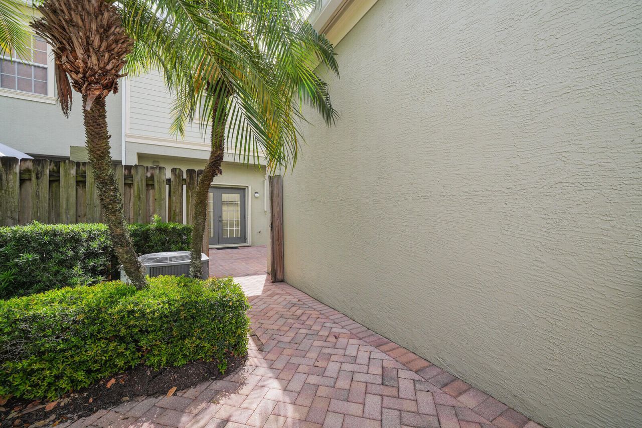 174 W Thatch Palm Circle, Jupiter, FL 33458 Photo