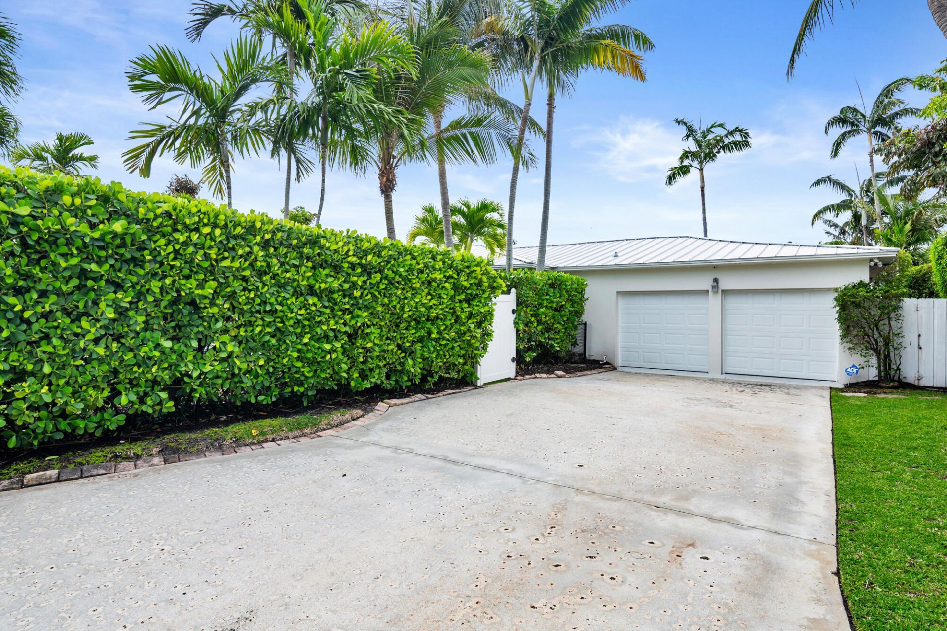 225 Russlyn Drive, West Palm Beach, FL 33405 Photo