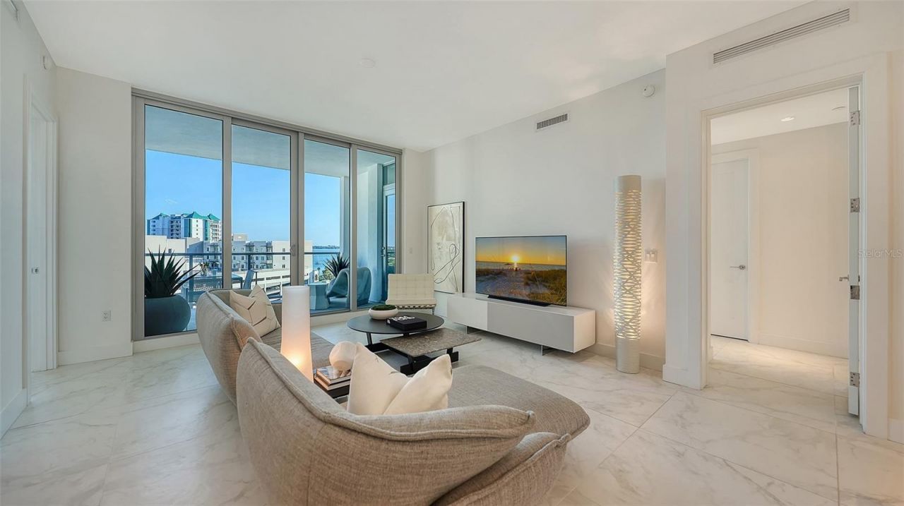 111 S Pineapple Avenue, Unit 1013, Sarasota, FL 34236 Photo