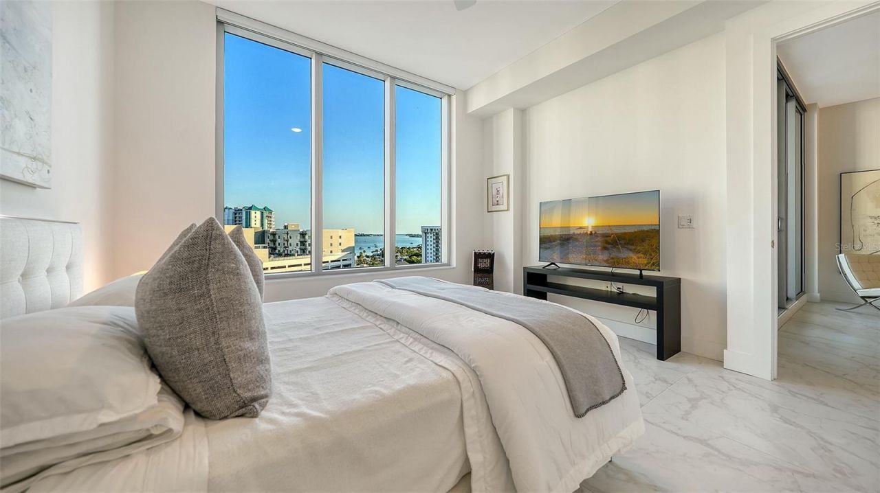 111 S Pineapple Avenue, Unit 1013, Sarasota, FL 34236 Photo