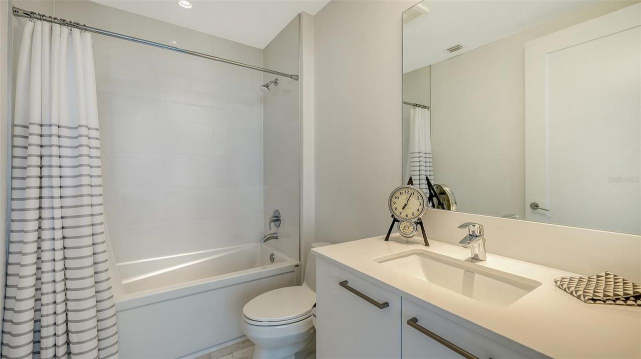 111 S Pineapple Avenue, Unit 1013, Sarasota, FL 34236 Photo