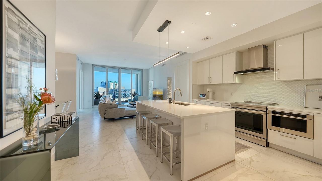 111 S Pineapple Avenue, Unit 1013, Sarasota, FL 34236 Photo