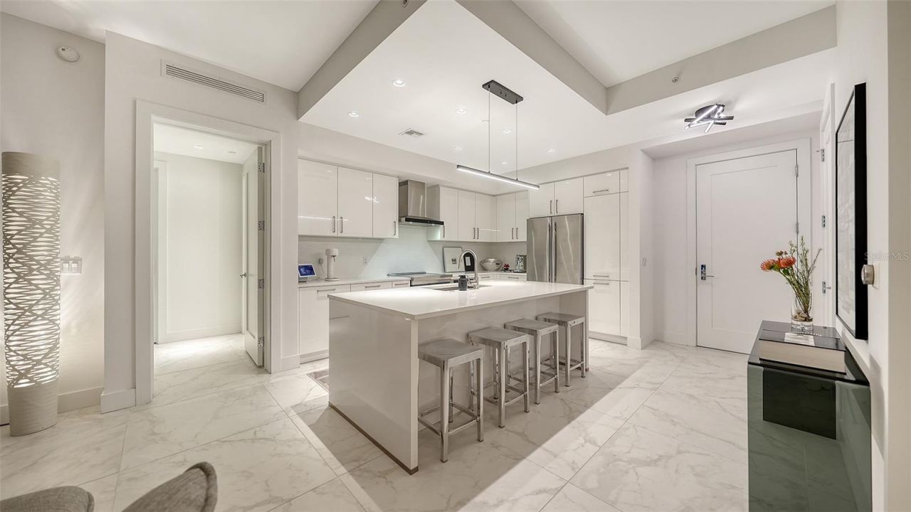 111 S Pineapple Avenue, Unit 1013, Sarasota, FL 34236 Photo