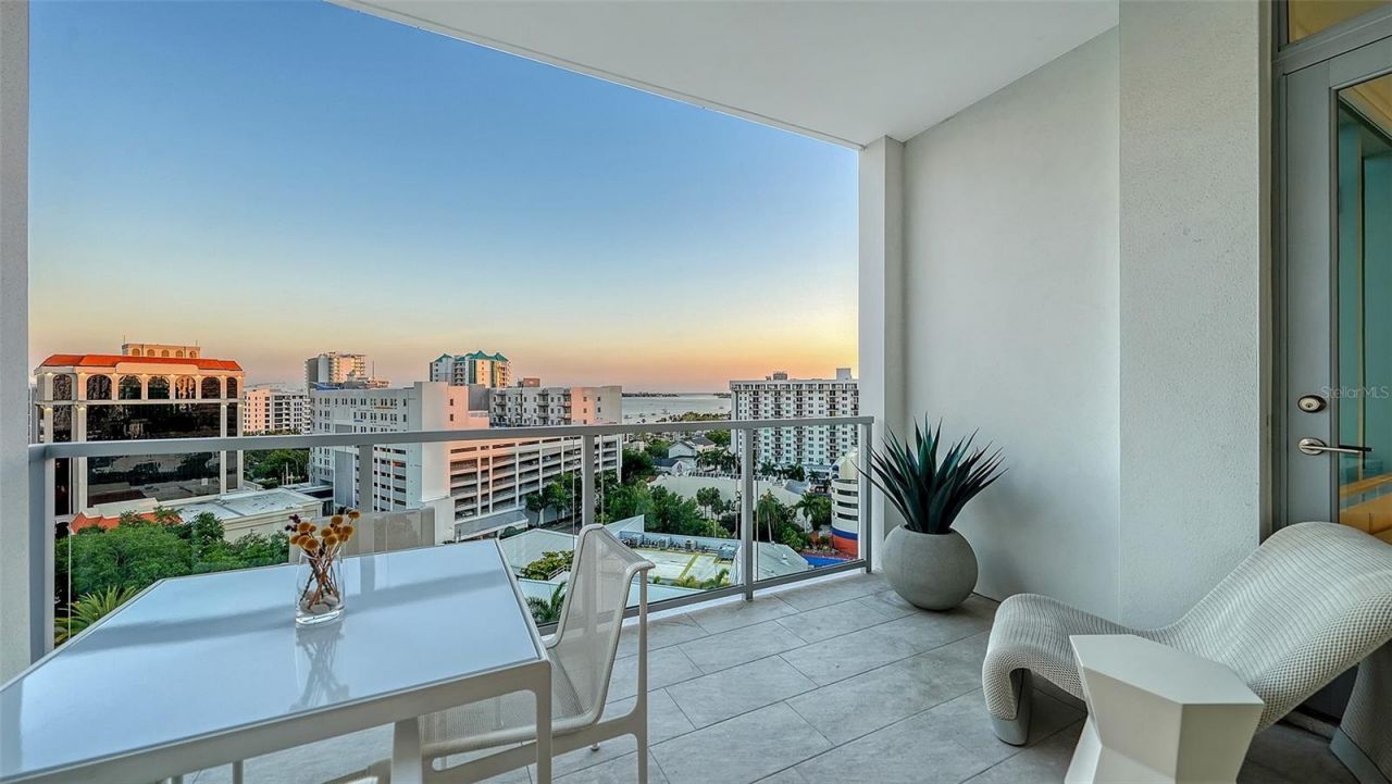 111 S Pineapple Avenue, Unit 1013, Sarasota, FL 34236 Photo