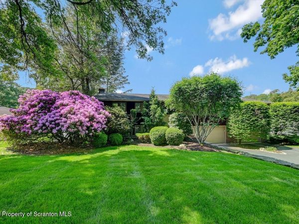 12 Lakeside Drive, South Abington Twp, PA 18411