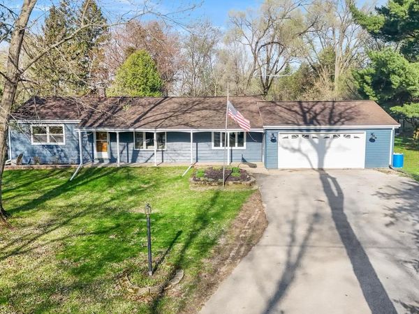 W377S3527 School Section Lake DRIVE, Dousman, WI 53118