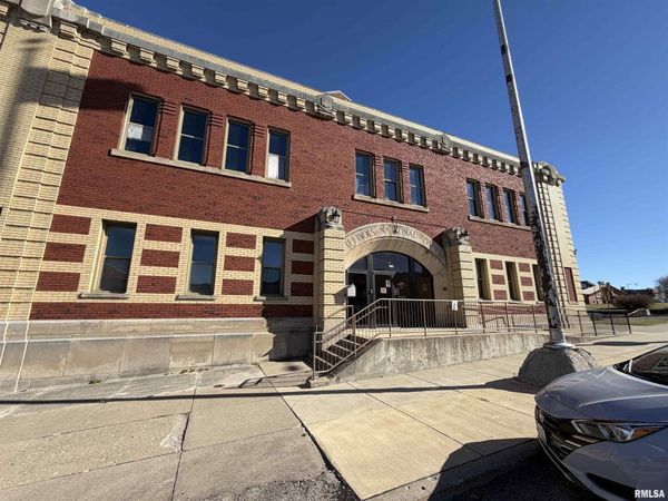 149 N BROAD Street, Galesburg, IL 61401