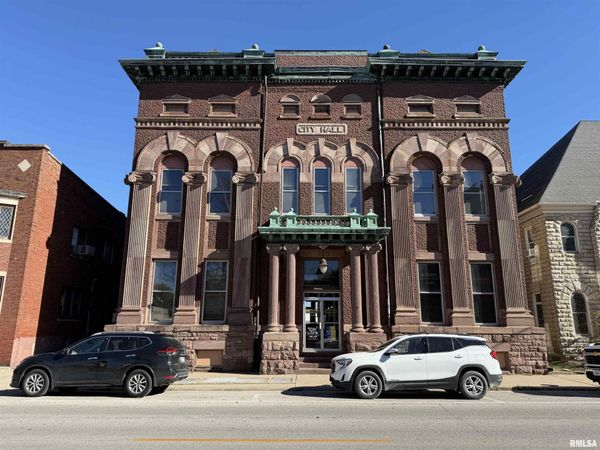 161 S CHERRY Street, Galesburg, IL 61401