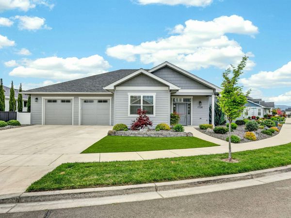 1726 River Run Street, Central Point, OR 97502