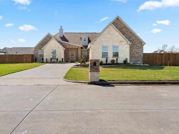 1000 Stone Hill , Mount Pleasant, TX 75455