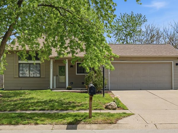 235 Meadow Glen Drive , Avon, IN 46123