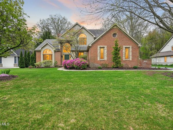 8819 Royal Oak Drive, Holland, OH 43528