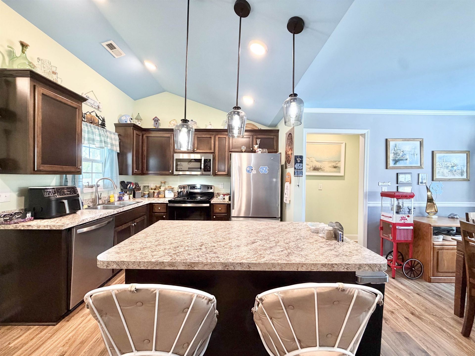 137 Adelphia Rd. Photo 5
