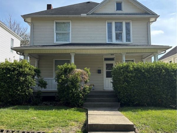 707 Locust Street , Coshocton, OH 43812