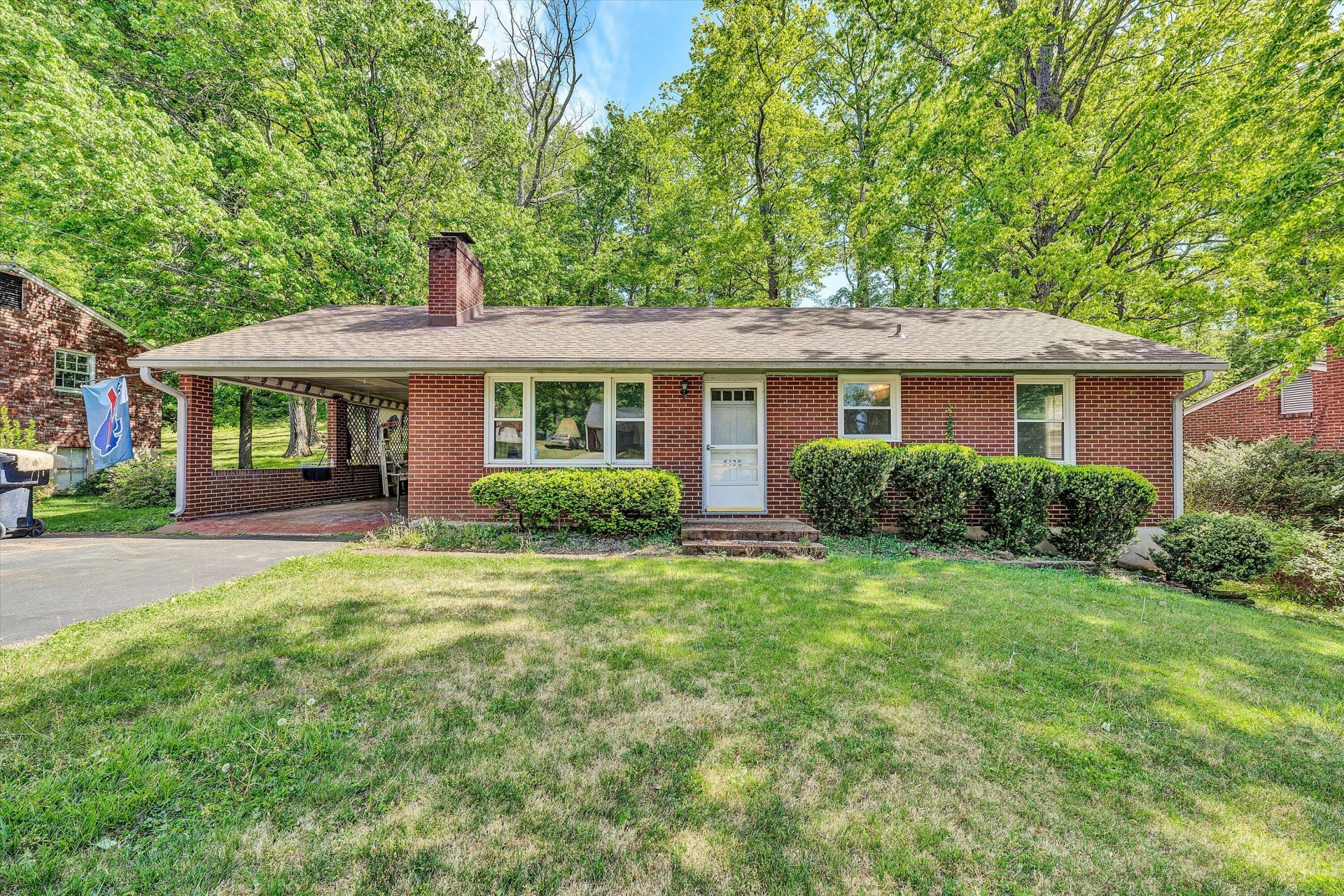5128 Youngwood Dr Nw, Roanoke, VA 24017 Main Photo