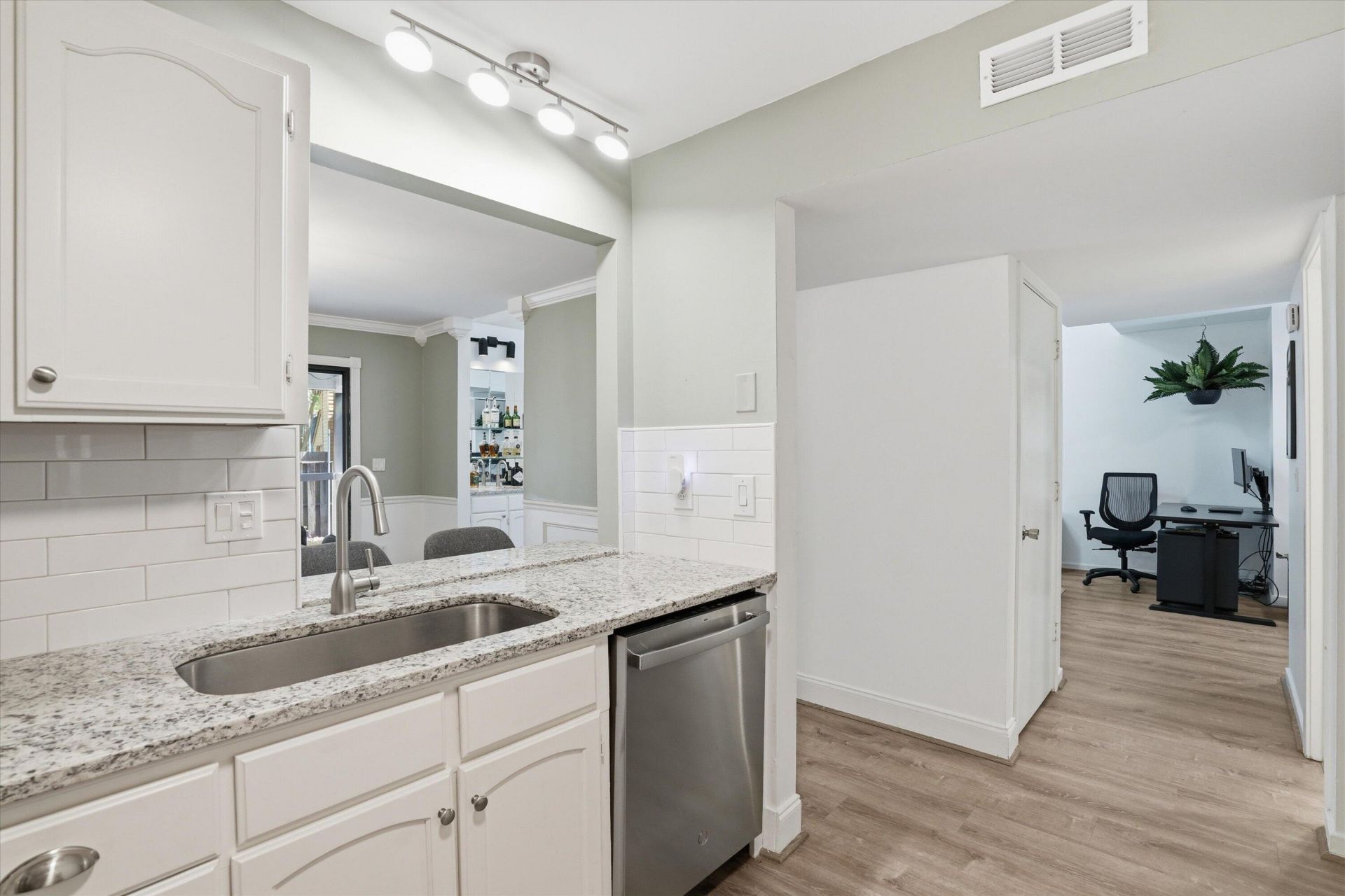 4 Stallion Court Photo 12