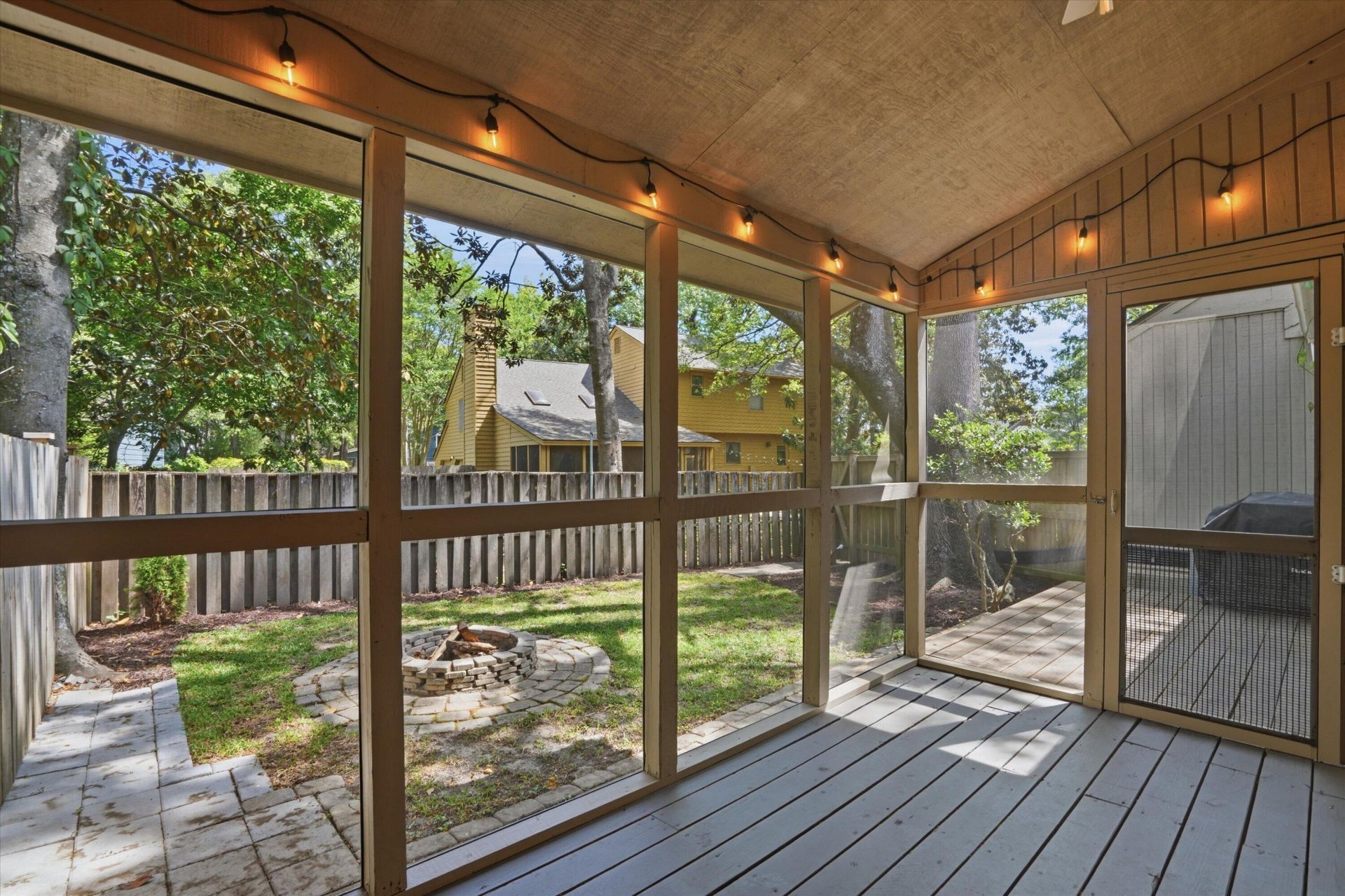 4 Stallion Court Photo 26