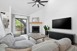 4 Stallion Court photo 4