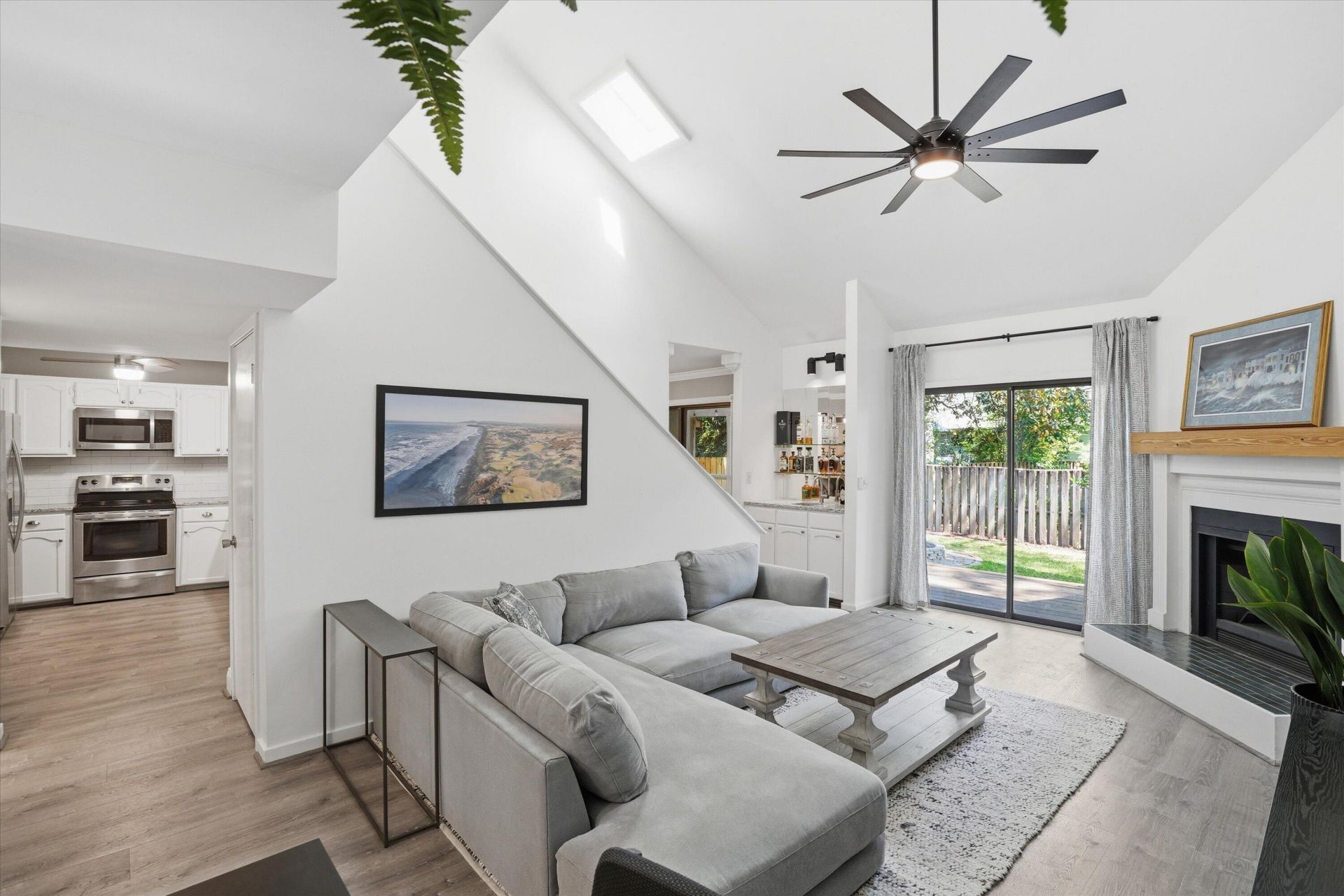 4 Stallion Court Photo 6