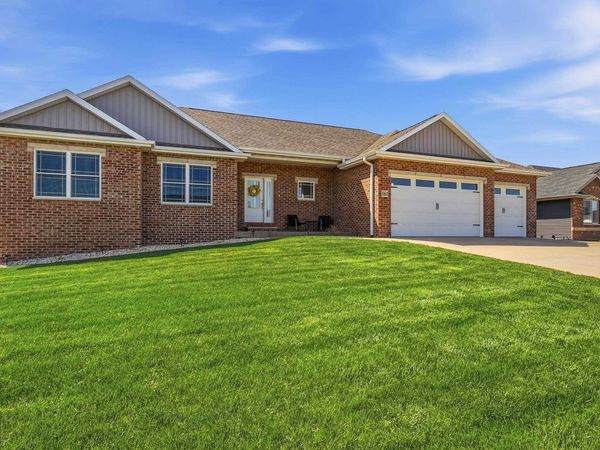 161 Angela Jean Circle, Peosta, IA 52068