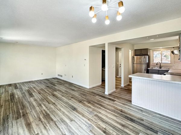 607 E Burnsville Parkway, Unit 13, Burnsville, MN 55337