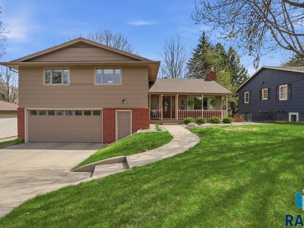 1704 S Williams Ave, Sioux Falls, SD 57105