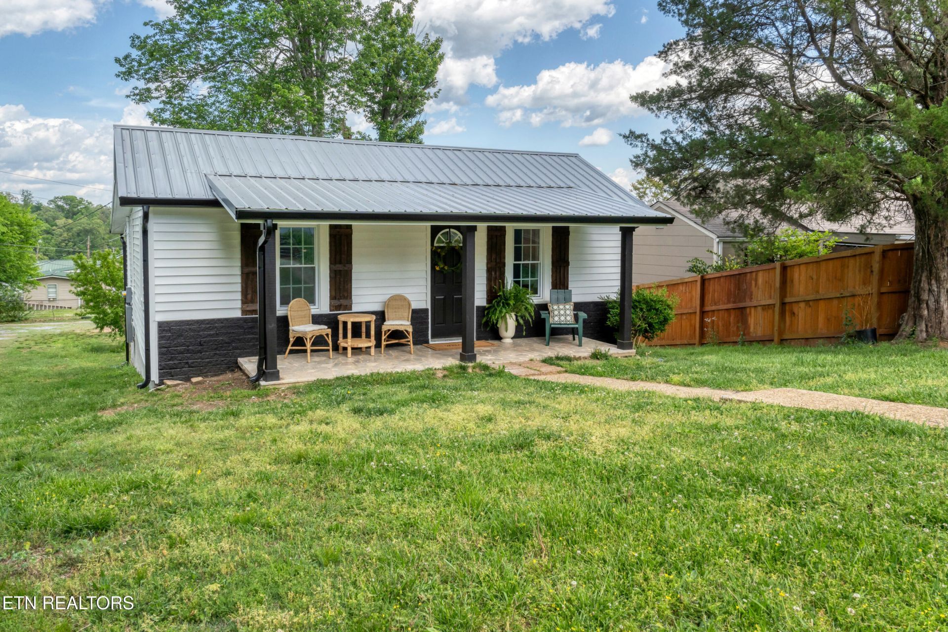 903 N B St, Lenoir City, TN 37771 Main Photo