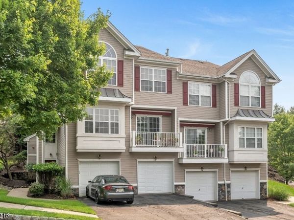 114 Ridge Dr, Pompton Lakes, NJ 07442
